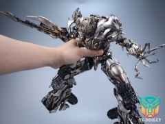 ME005 Threezero ROTF Megatron Oversized