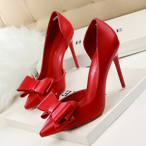 Fashionable beauty sweet bow side of the hollow shoes