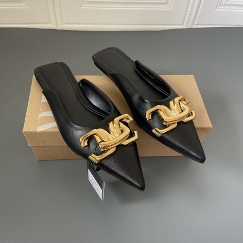 Pointed flat bottom metal buckle slippers
