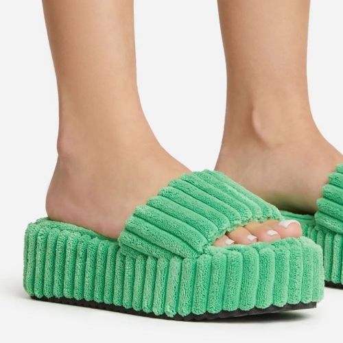 Thick flat bottomed plush slippers