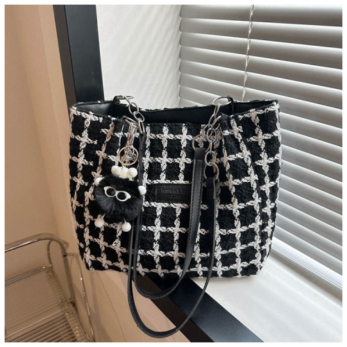 Geometric diamond carrying shoulder bag