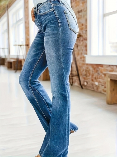Plus size elastic flared jeans