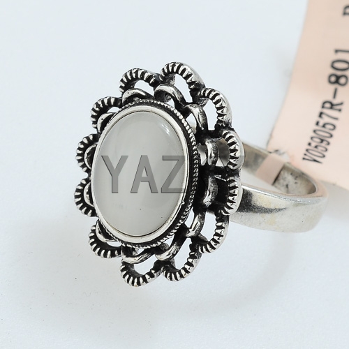Flower style with stone fashion ring