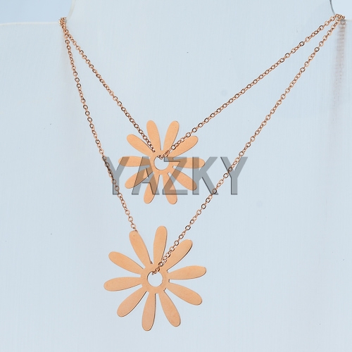 Daisy flower necklace