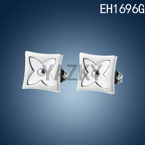 Square pendant with flower pattern earrings