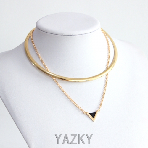 Gold color chocker necklace with circle
