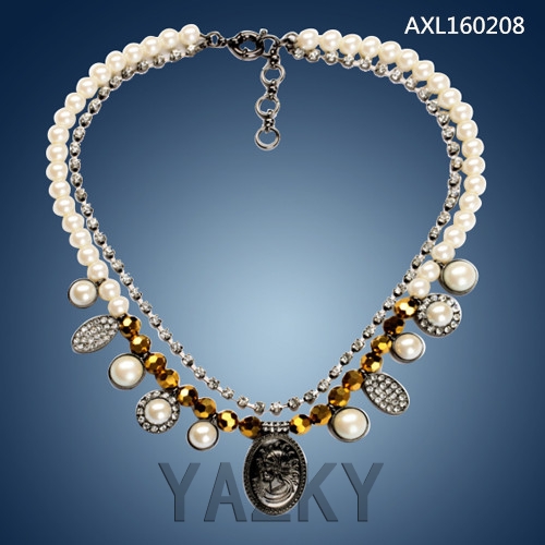 Fashion imitation pearls necklace