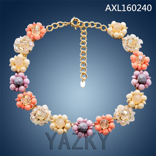 Fashion necklace with flower pendants