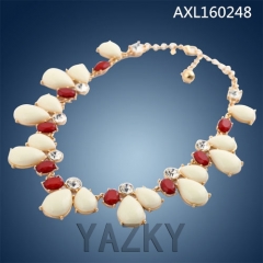 Fashion necklace with red and beige crystals pendants