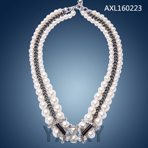 Fashion imitation pearls necklace