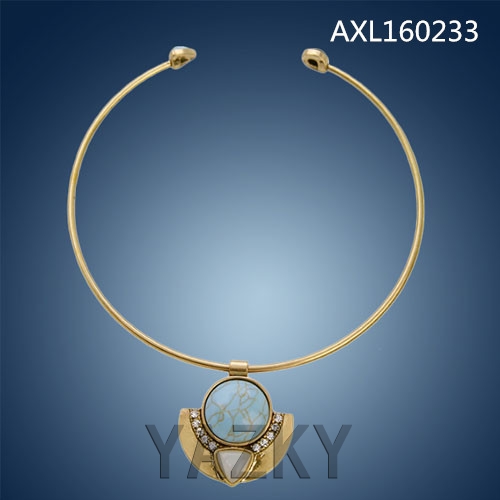 Fashion patency necklace with crystal pendants