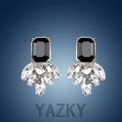 Fashion earring with crystals pendant