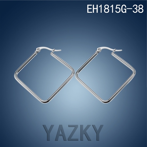 Square earring with various sizes