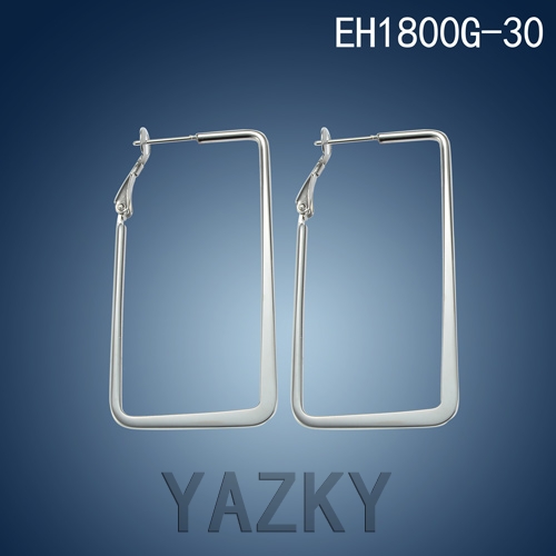 Square earring with various sizes