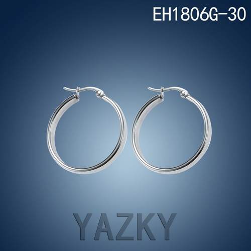 Circle earring with various sizes