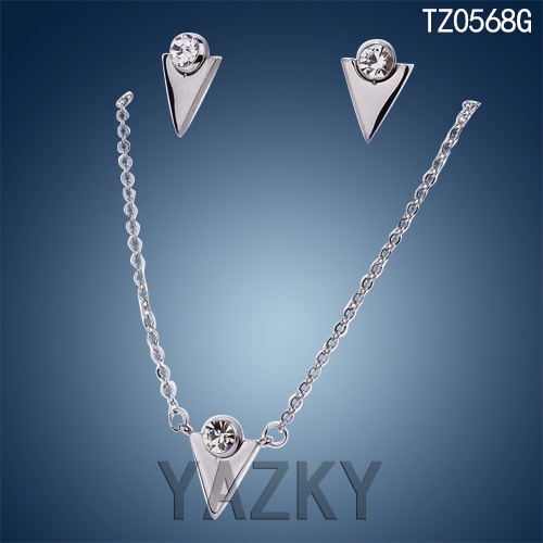 Triangle jewelry set in steel color with shiny zircons