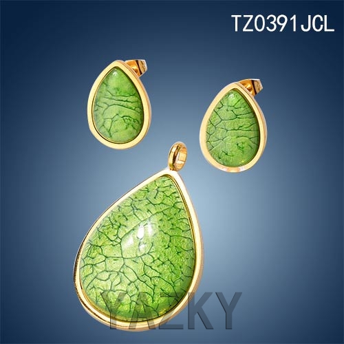 Stainless steel jewelry set with drop shape with green crystal earrings and pendant