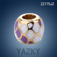 Stainless steel round charm with scale shape enamel pattern