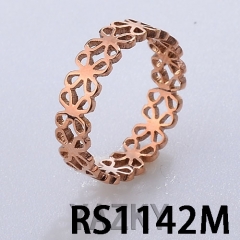 Sculptured round rose gold ring