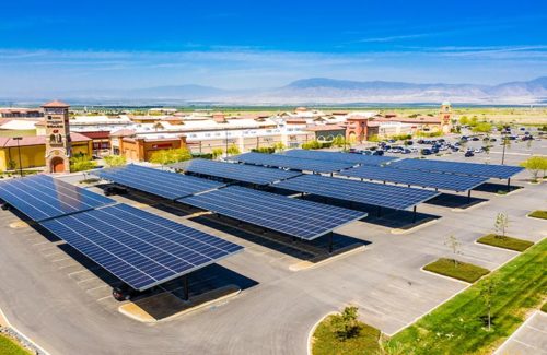 CalCom Energy conclui estacionamentos solares de 800 kW no shopping outlet da Califórnia