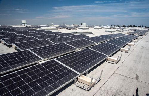 Solar acessível instala painéis solares de 2 MW no centro de distribuição da Kroger