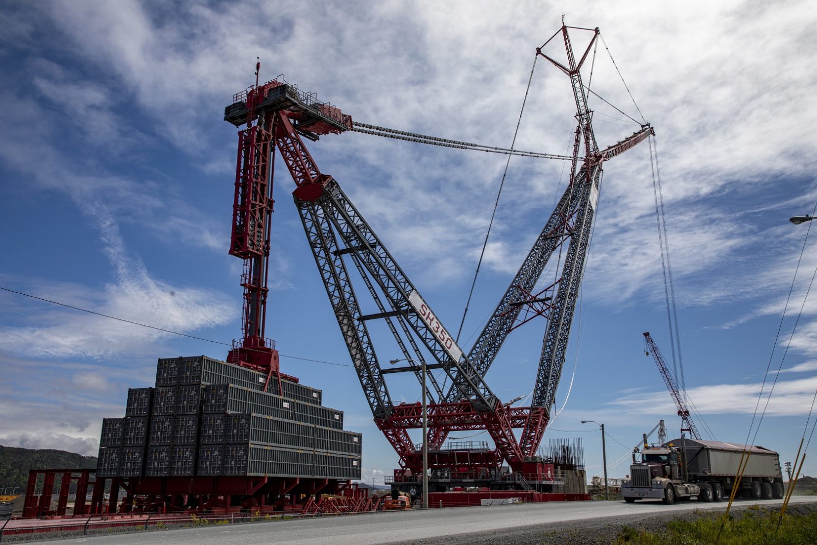 SK350 CRANE ACCELERATES OFFSHORE PLATFORM CONSTRUCTION IN CANADA