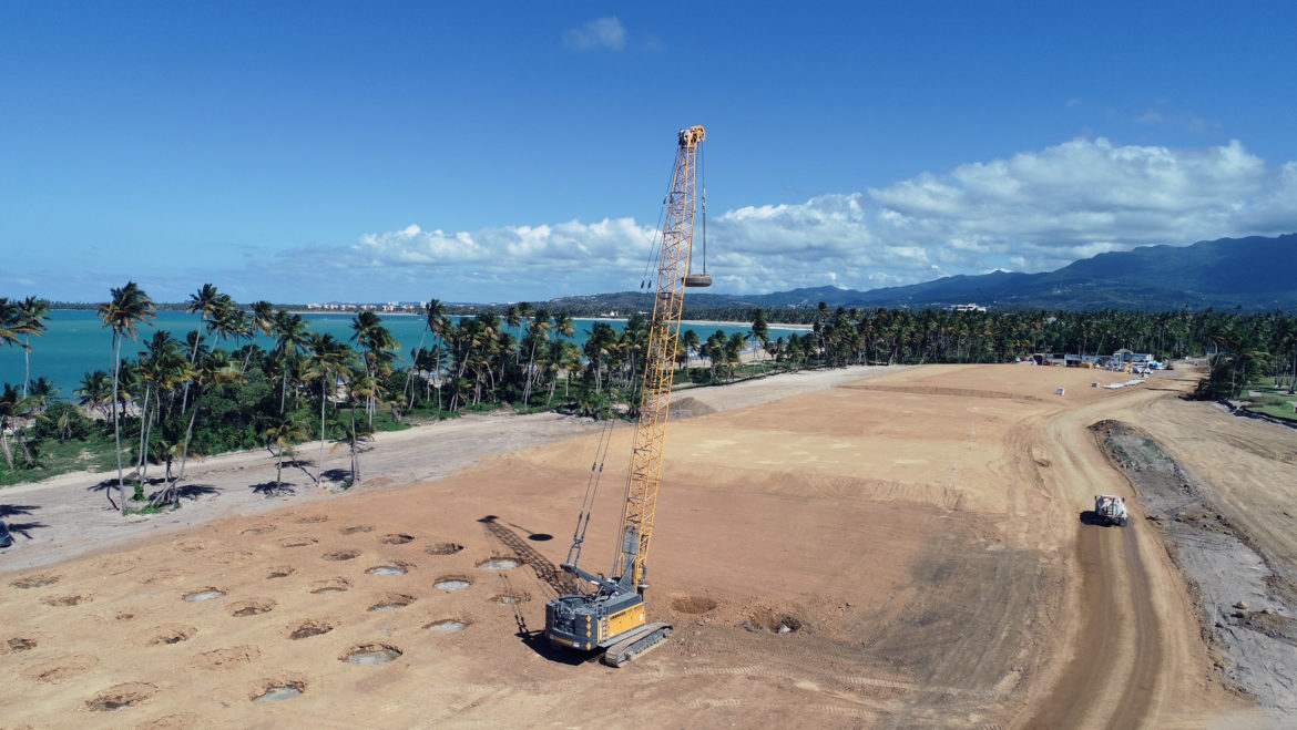 LIEBHERR HS 8100 AT RESIDENTIAL PROJECT IN PUERTO RICO