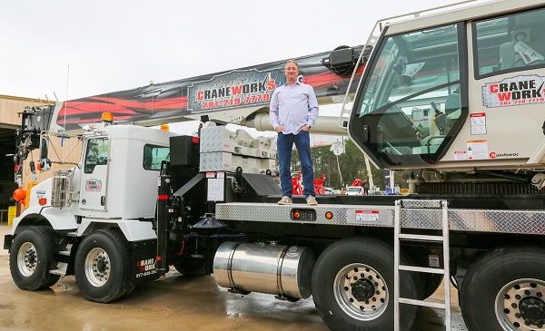 NATIONAL CRANE SIGNS AGREEMENT TO PROVIDE NEW BOOM TRUCKS TO CRANEWORKS RENTALS