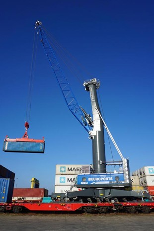 Os guindastes portuários móveis da Liebherr fazem de Rostock um centro da Nova Rota da Seda