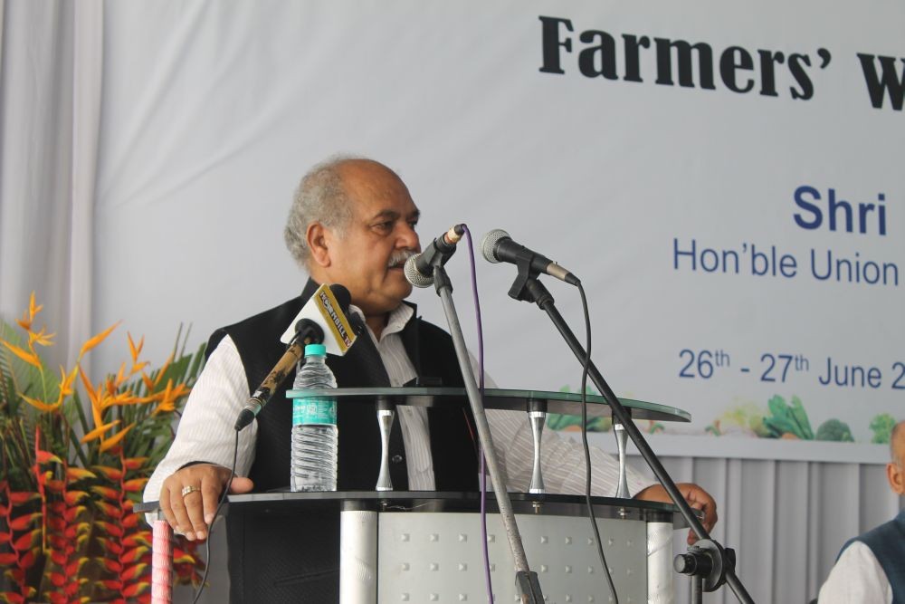 Министр сельского хозяйства Союза и благосостояния фермеров открывает фермерскую выставку