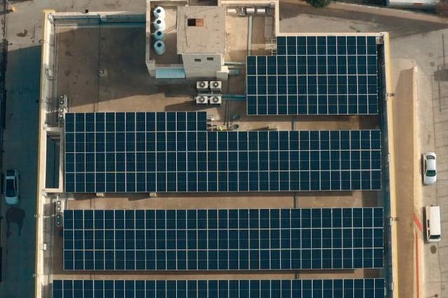 DHL Express installe une centrale solaire dans son usine d'Amman