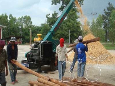 Disc Mobile diesel wood chipper in Thailand