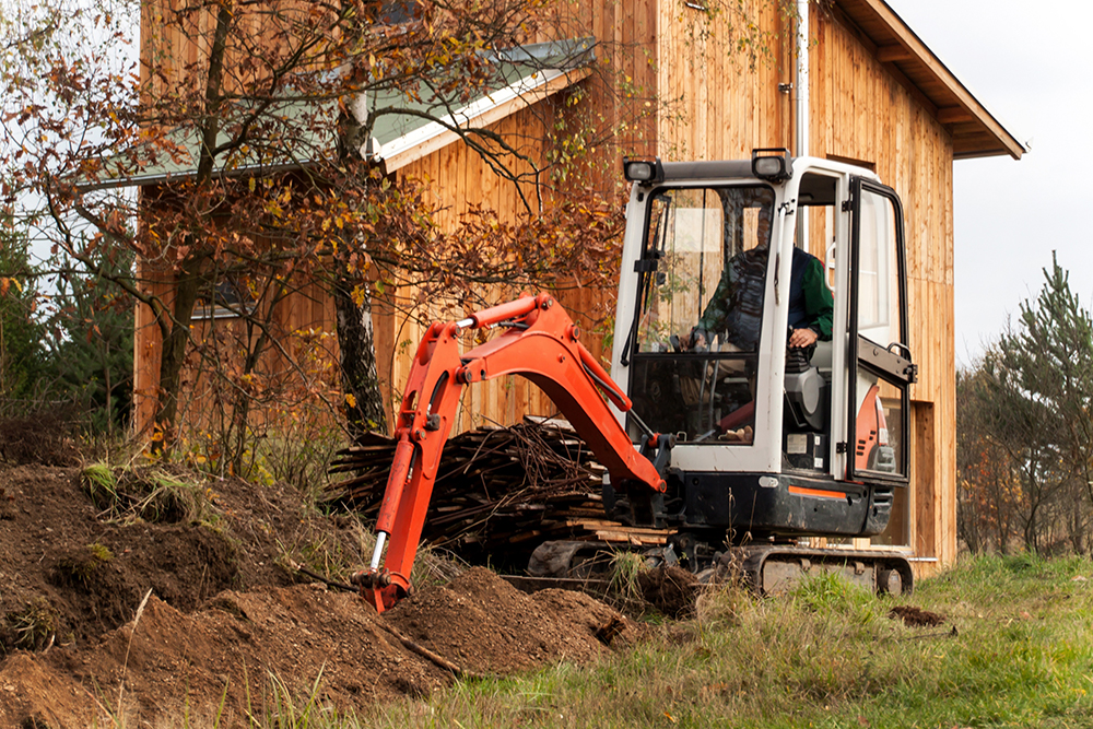The most common 5 uses of mini excavators with rubber tracks