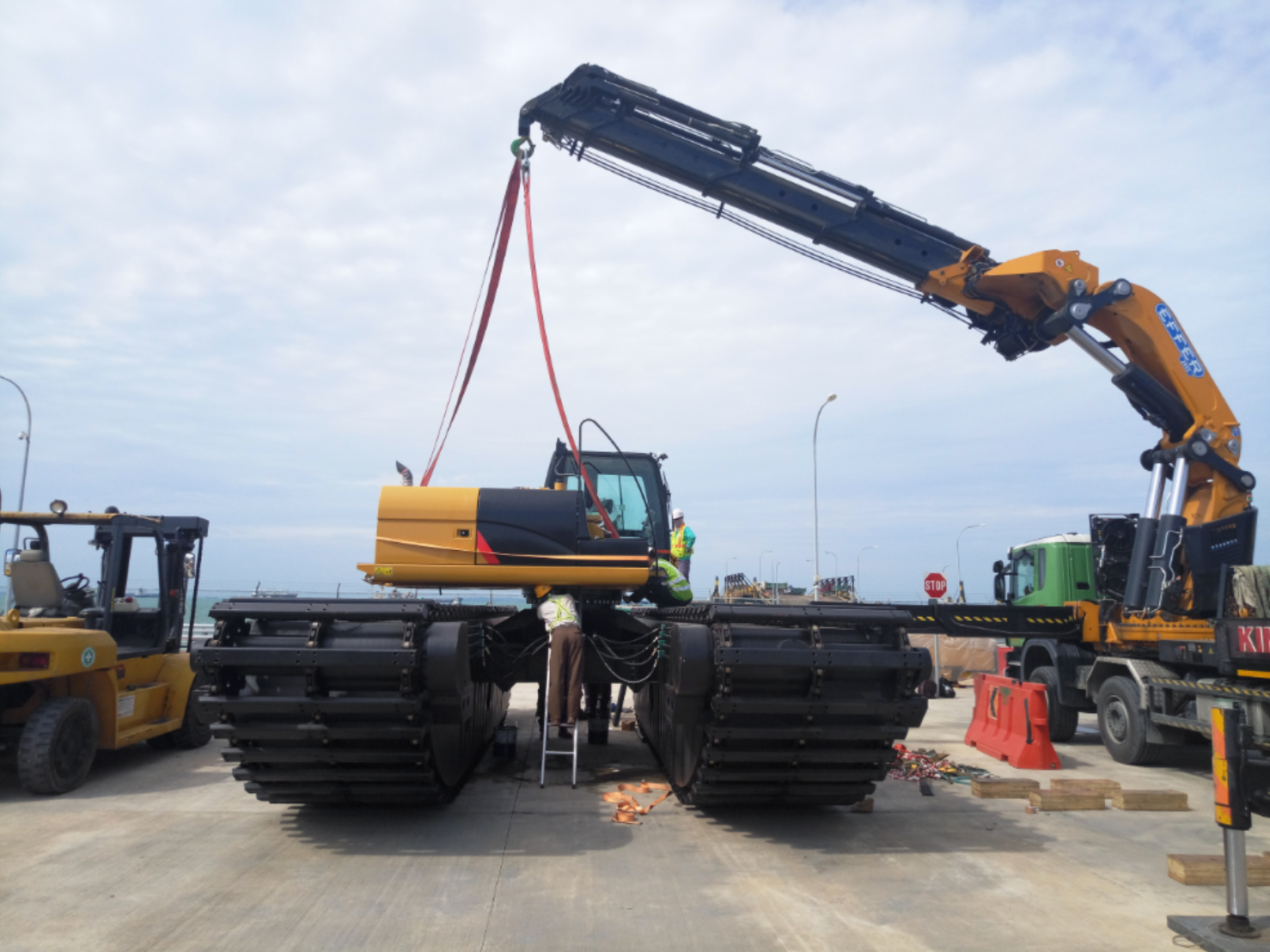 Amphibious Excavator and Long Boom Options