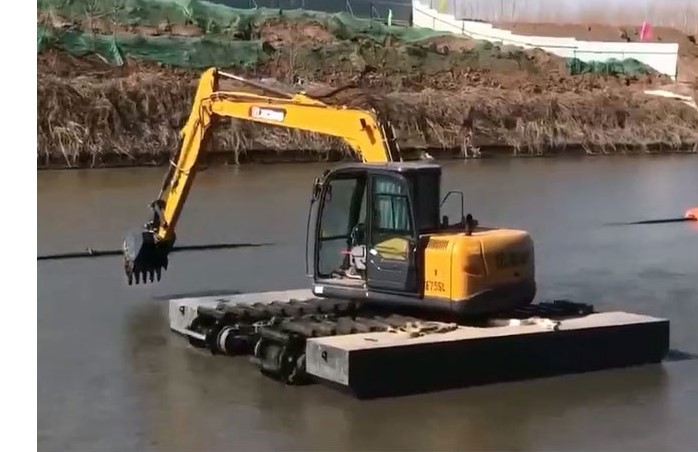 How Does An Amphibious Excavator Work?