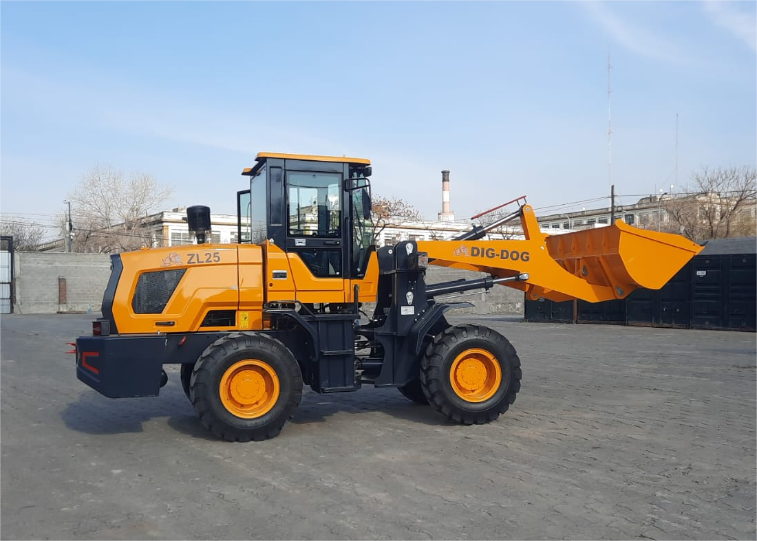 The difference between Backhoe loader and wheel loader