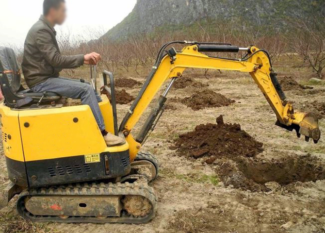 Micro Excavator (mini digger) In Farm Applications