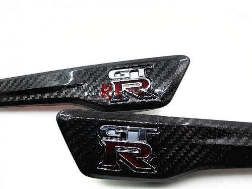 15- R35 GTR FRONT FENDER EMBLEM COVER