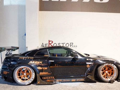 R35 GTR ROCKET BUNNY FRONT FENDER W/ CANARD