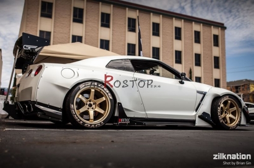 R35 GTR ROCKET BUNNY REAR FENDER W/ CANARD