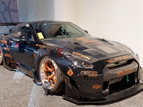 R35 GTR ROCKET BUNNY FRONT FENDER W/ CANARD