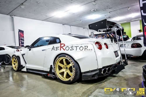 R35 GTR ROCKET BUNNY REAR FENDER W/ CANARD