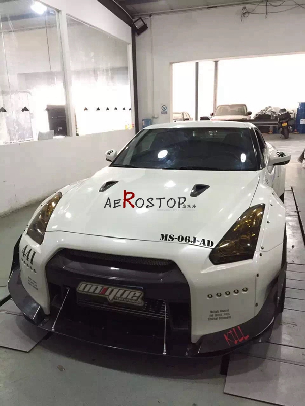 R35 GTR ROCKET BUNNY WIDE BODYKITS