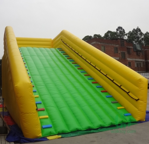 Inflatable ramp for zorb ball