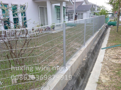 Hot Dipped Galvanized Roll Top Mesh Fence