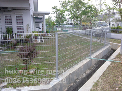 Hot Dipped Galvanized Roll Top Mesh Fence