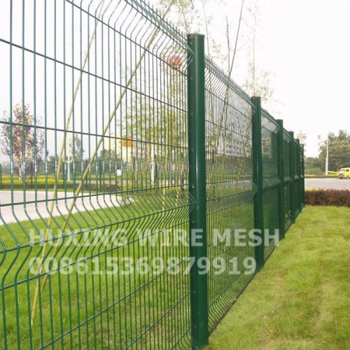 Galvanized and PVC Painting Coated Triangle Bending Boundary Wall Security Metal Wire Mesh Fence