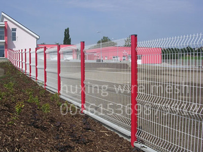 PVC Powder Coated Curvy Welded Wire Garden Fence Steel Peach Post