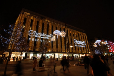 shopping mall decoration in UK