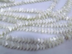 wholesale 2strands natural MOP shell jewelry White MOP triangle fish carved shell beads loose beads 6-10mm